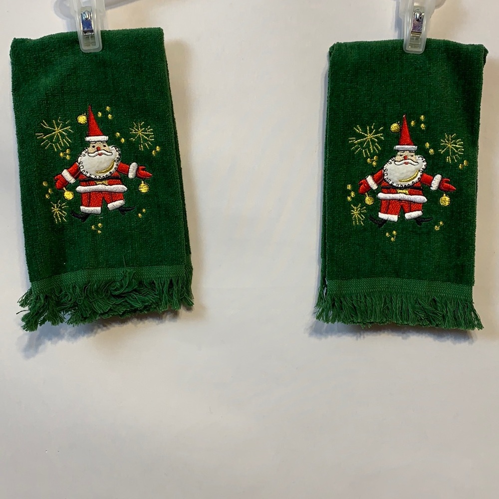 2 Santa hand towels